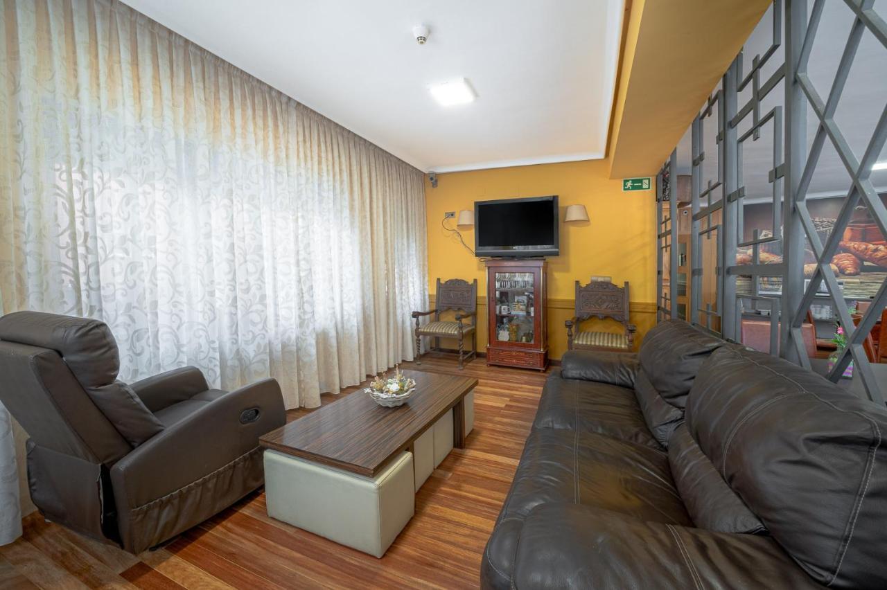 Hotel Regio Torrelavega Esterno foto