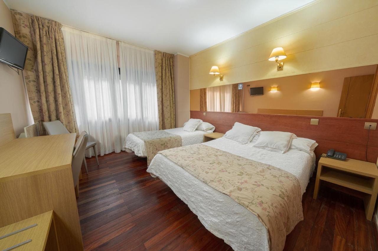 Hotel Regio Torrelavega Esterno foto