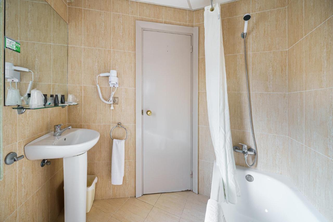 Hotel Regio Torrelavega Esterno foto